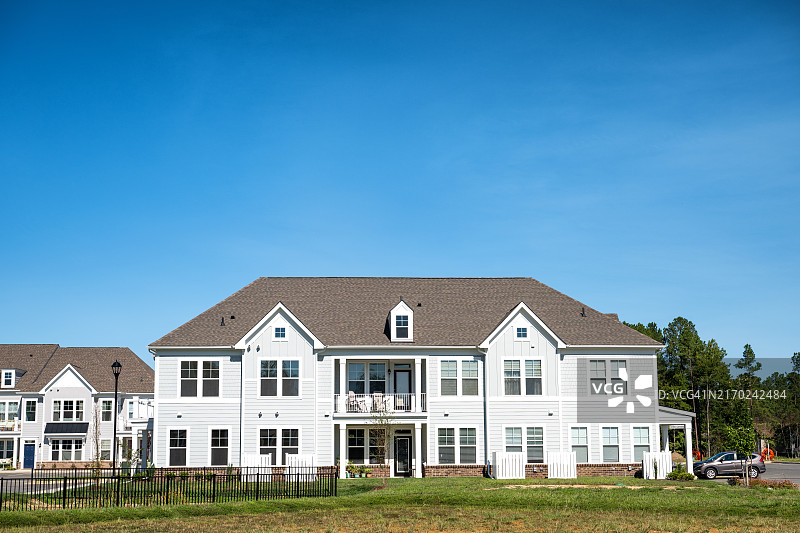 新建的公寓社区图片素材