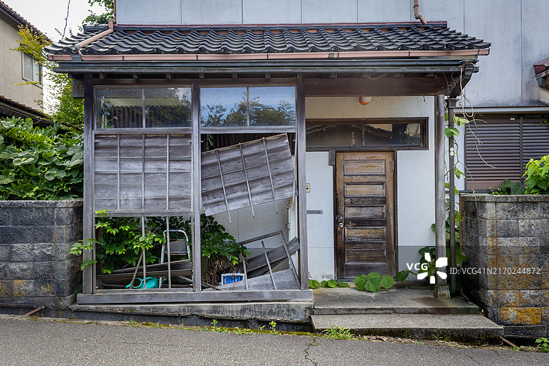 日本金泽市的废弃房屋图片素材