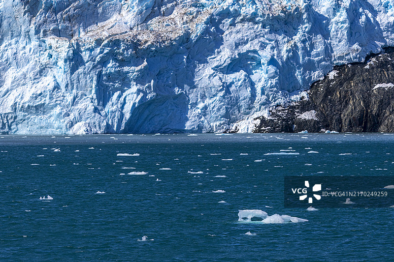 艾阿里克冰川：冰川与峡湾的交汇处图片素材