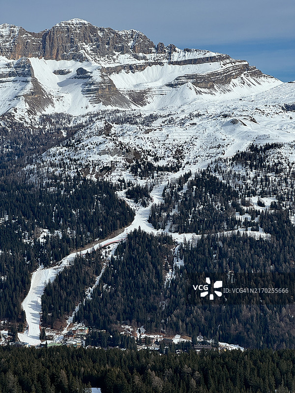 意大利多洛米蒂山脉的滑雪坡图片素材