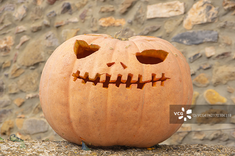 西班牙萨拉戈萨特拉斯莫兹灵魂节的南瓜灯图片素材