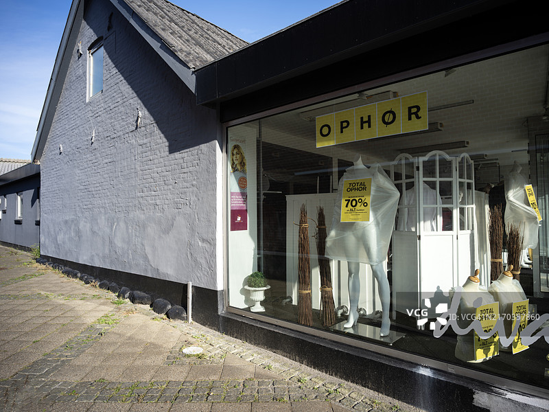 Hirtshals服装店夏季促销活动图片素材