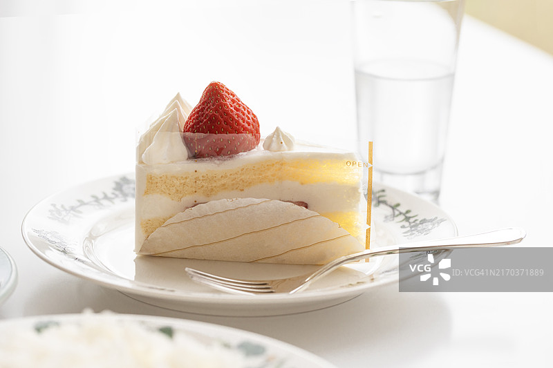 蓬松草莓奶油蛋糕图片素材