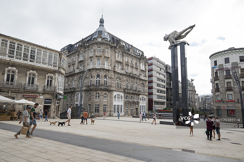 西班牙维戈太阳门广场的“海神”雕塑图片素材