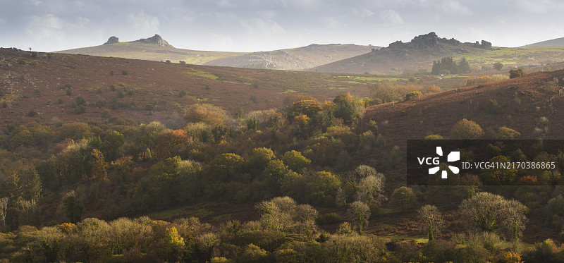 达特穆尔德文郡马纳顿附近海托、洪托和山谷的秋色图片素材