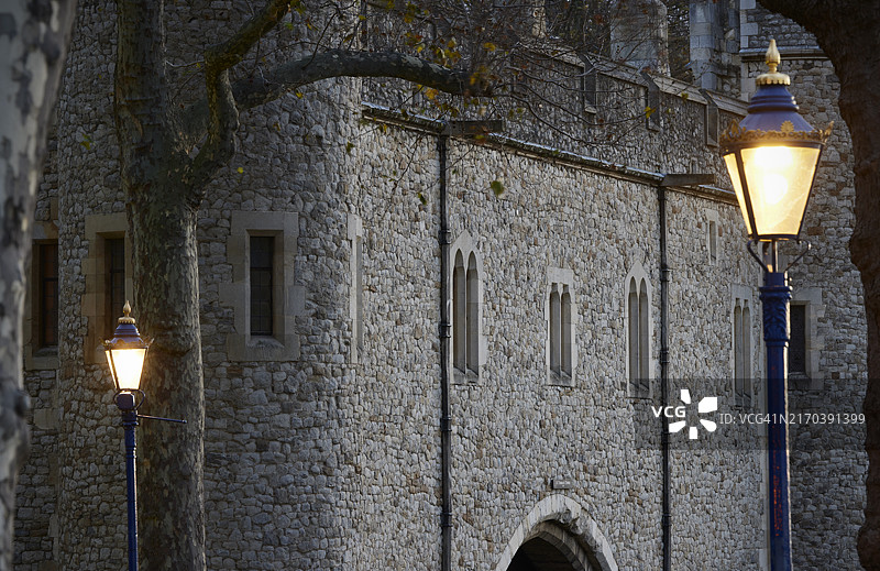伦敦塔前的街灯，英国伦敦图片素材