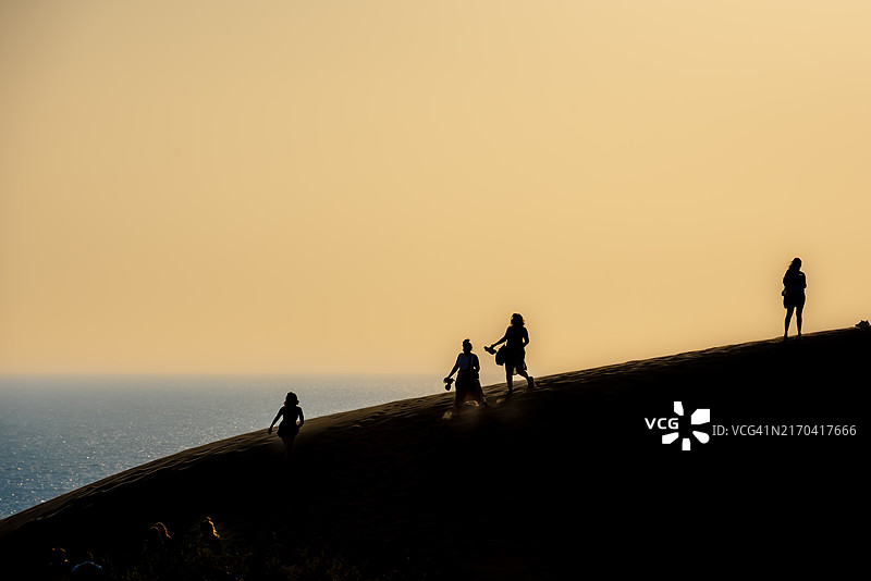 海滩上的沙丘图片素材