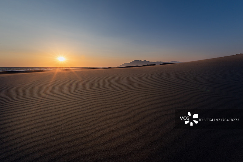 海滩上的沙丘图片素材