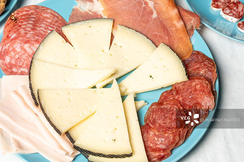西班牙腌肉和曼彻格奶酪拼盘图片素材