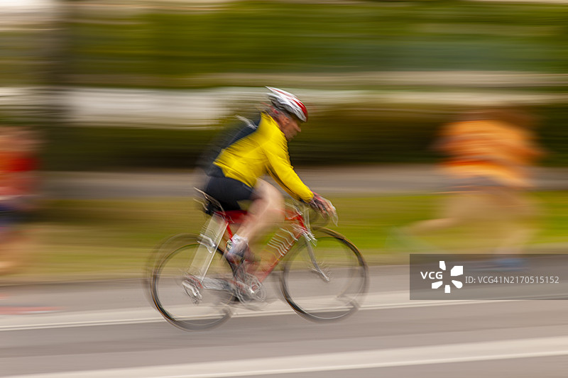 纽约中央公园骑自行车的人图片素材