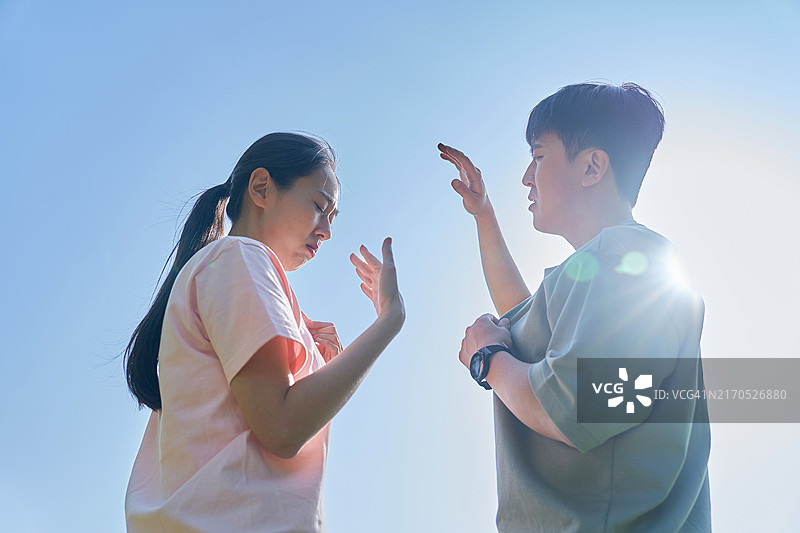 男人，夏季，炎热，阳光，热浪图片素材