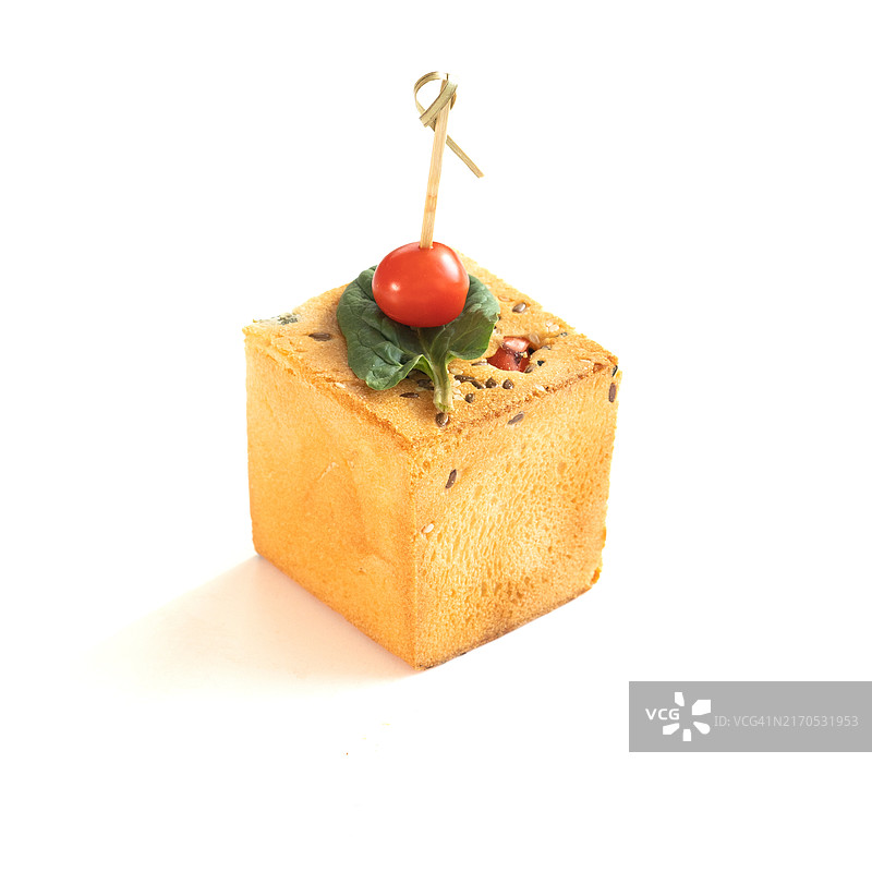 白色背景下的蛋糕特写图片素材