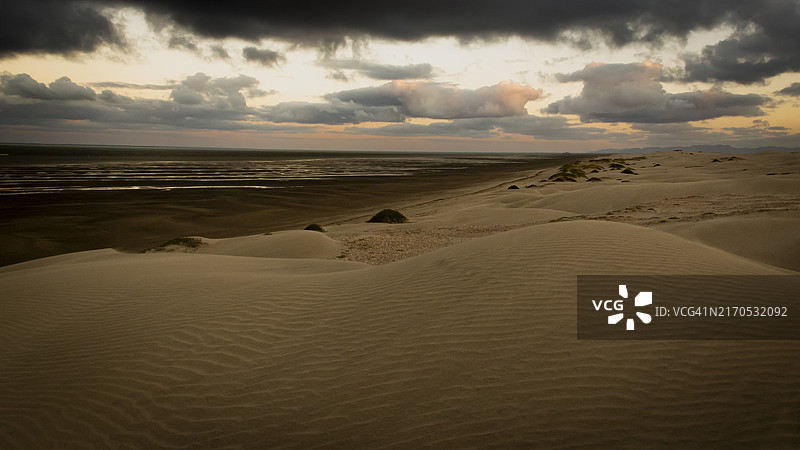沙漠与天空的美丽景色图片素材