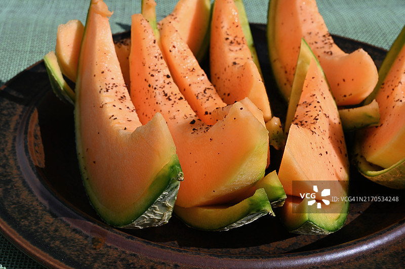 盘中西瓜切片特写图片素材