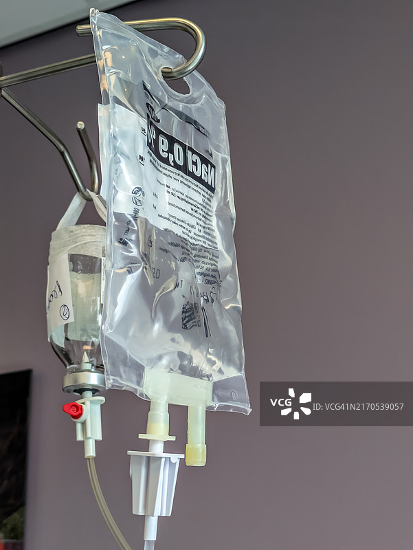 医院输液架上的化疗药物图片素材