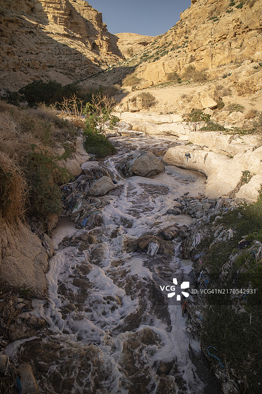 以色列伯利恒汲沦谷的圣萨瓦斯修道院外的河流图片素材