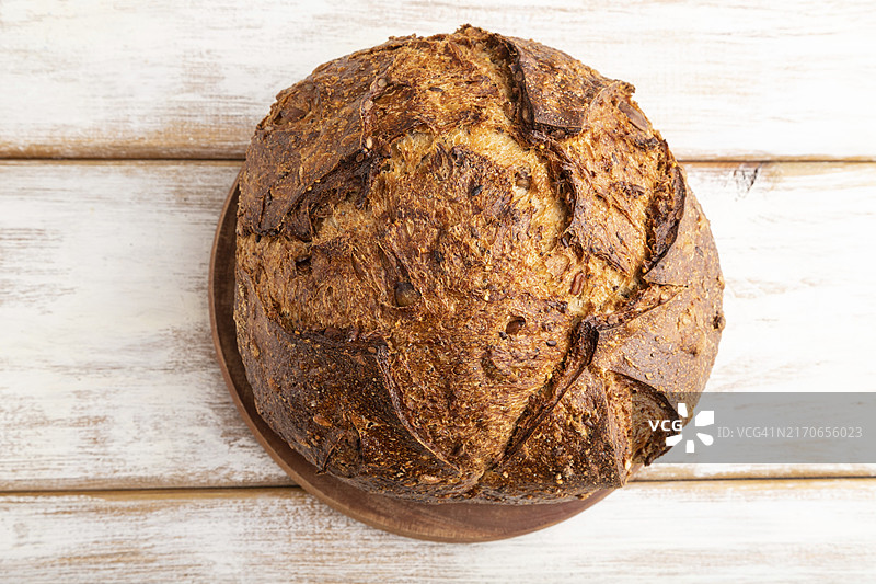 新鲜手工小麦黑麦面包图片素材