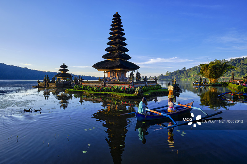 印度尼西亚巴厘岛贝都古，布拉坦湖水神庙图片素材