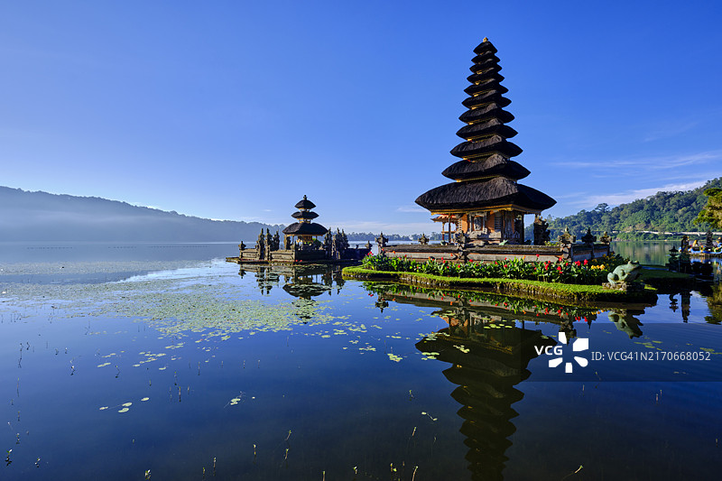 印度尼西亚巴厘岛贝都古，布拉坦湖水神庙图片素材