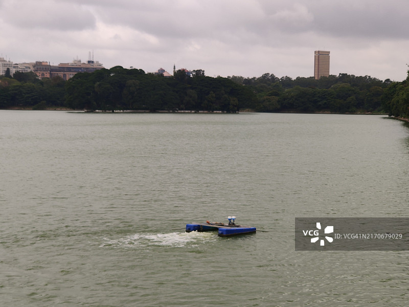 印度班加罗尔市乌尔索尔湖城市风光图片素材