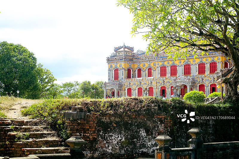 越南顺化皇城建忠宫正面照图片素材