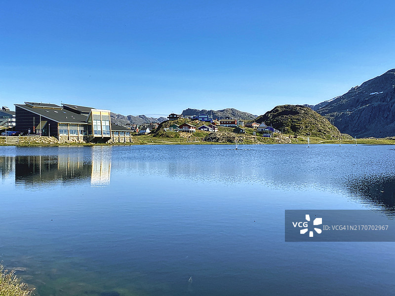 格陵兰西西缪特Taseralik文化中心和居民区，纳伦瓜尔菲克湖图片素材