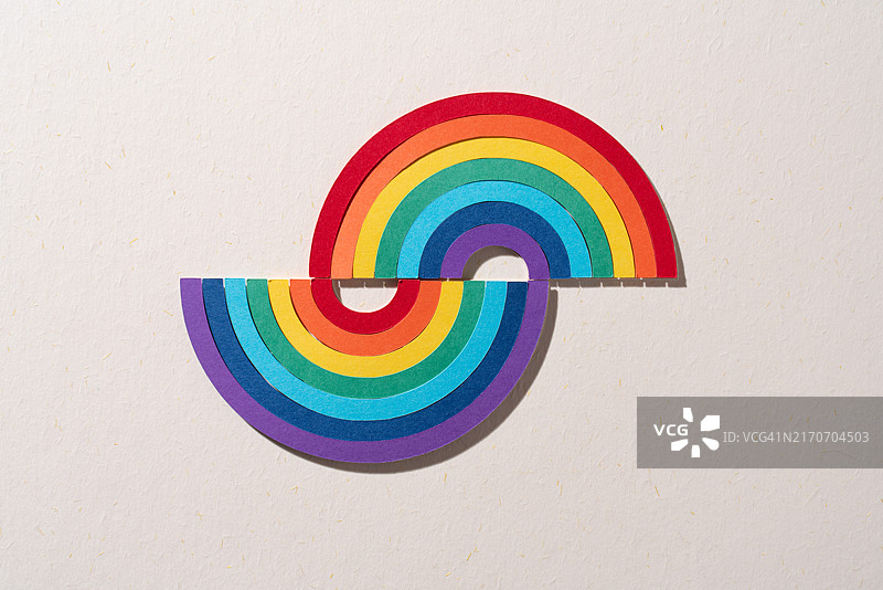 纸工艺中的两个反向彩虹图片素材