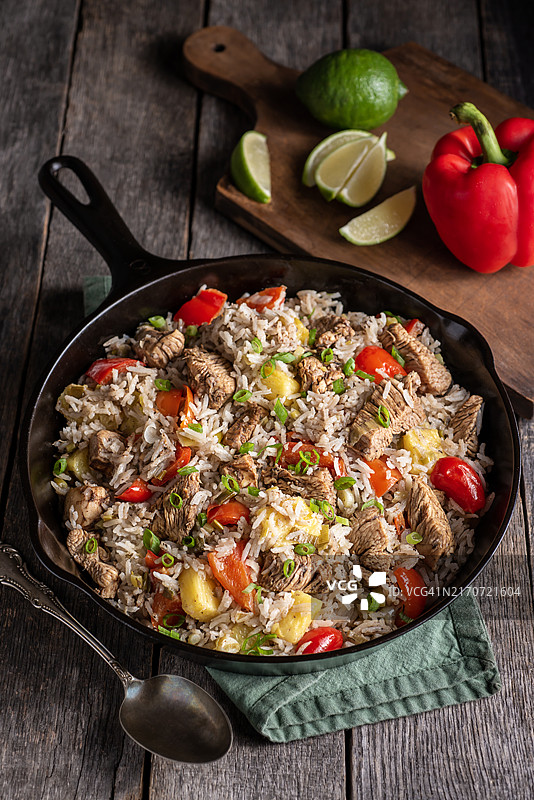 牙买加烤鸡平底锅图片素材