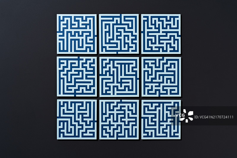 一组由纸工艺制成的蓝色迷宫图片素材