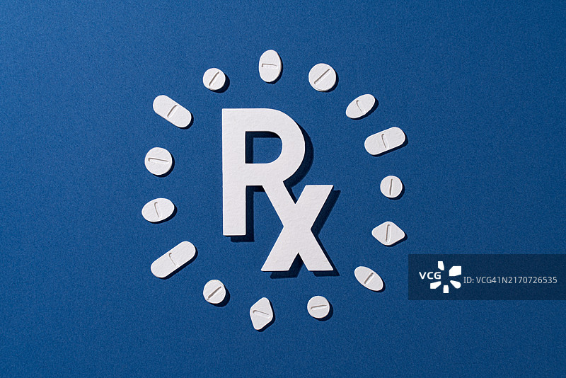 纸艺：药丸环绕的Rx符号图片素材