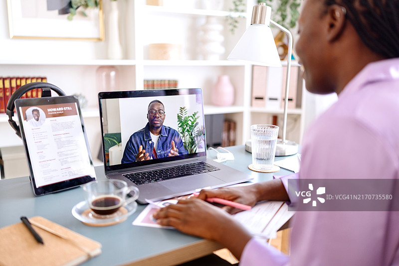 男人参加工作面试图片素材