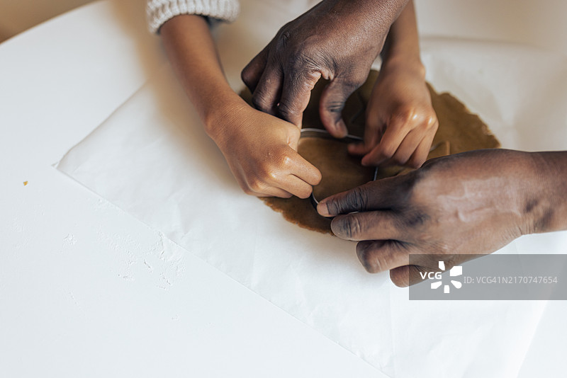 家庭烘焙亲子时光图片素材