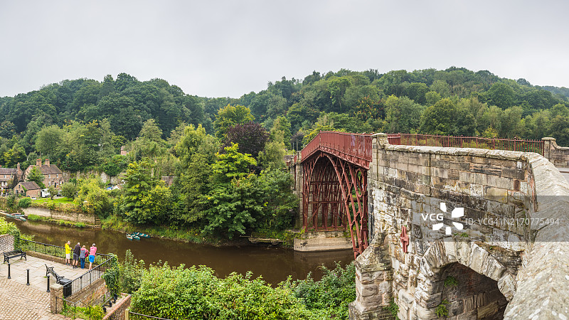 塞文河上的铁桥图片素材