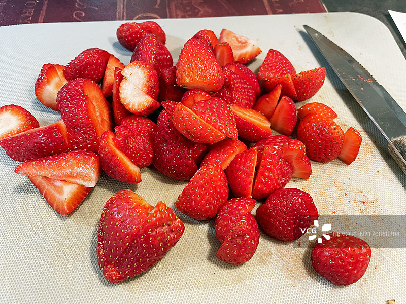 切好的草莓图片素材