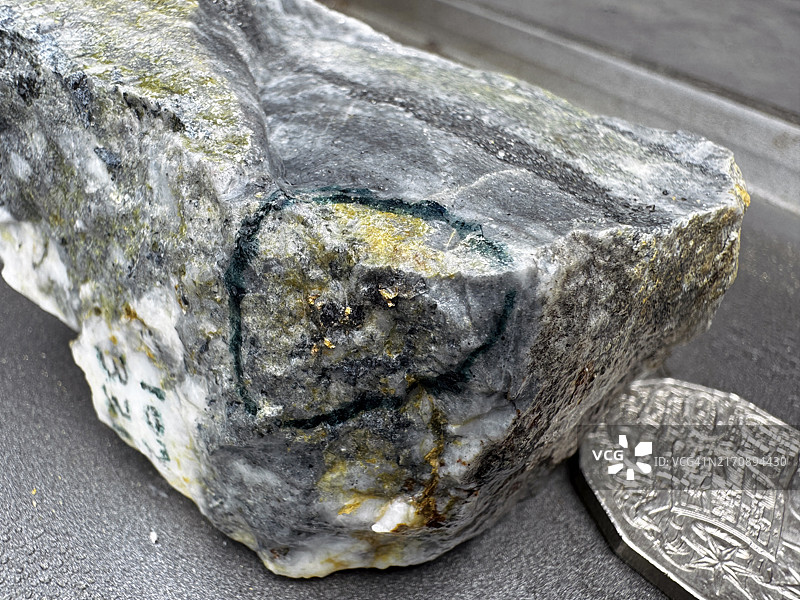 石英礁中的博南扎金矿图片素材