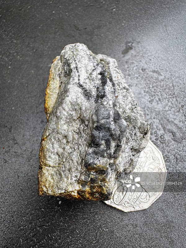 石英砂岩中的博南扎金矿图片素材