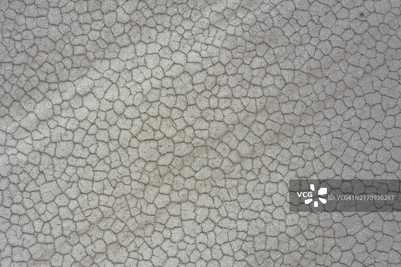 乌尤尼盐沼的鸟瞰图，水中呈现六边形图片素材