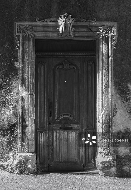 法国普罗旺斯博尼约村庄门口的红外图像图片素材