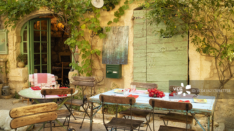 法国普罗旺斯奥佩德小镇的餐厅图片素材