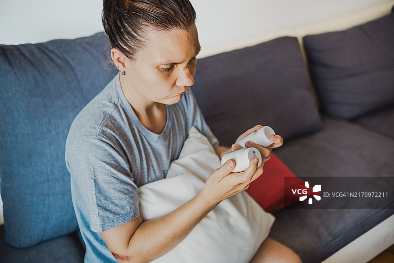 轻微脑震荡引起的头痛图片素材