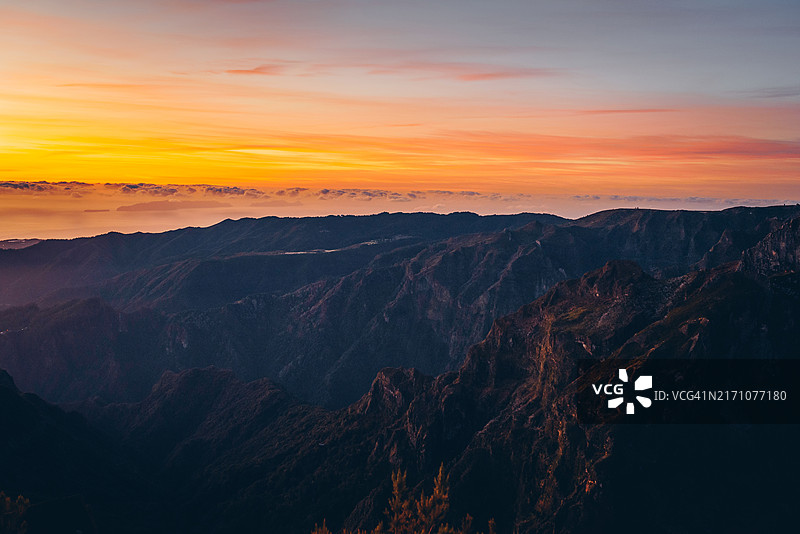 阿雷耶鲁峰日出图片素材