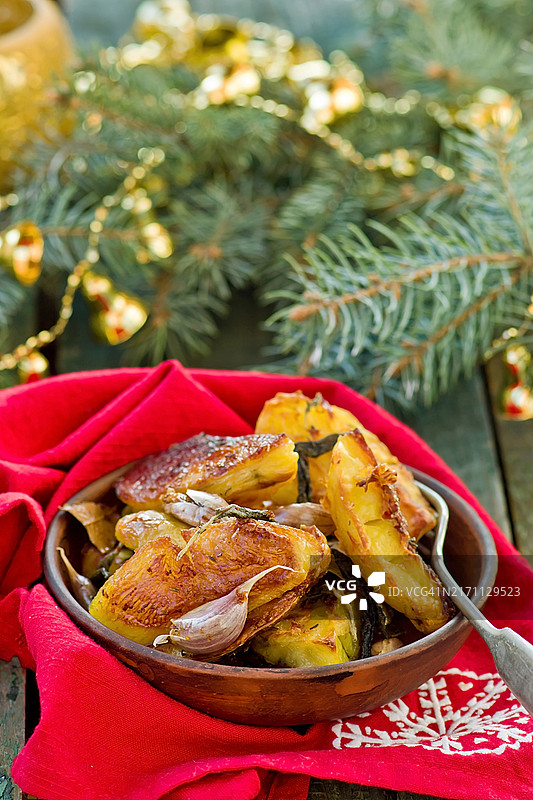 迷迭香蒜香烤土豆角图片素材