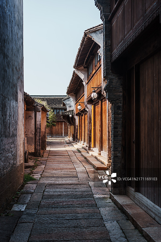 濮院古镇的中国古代街道建筑结构图片素材
