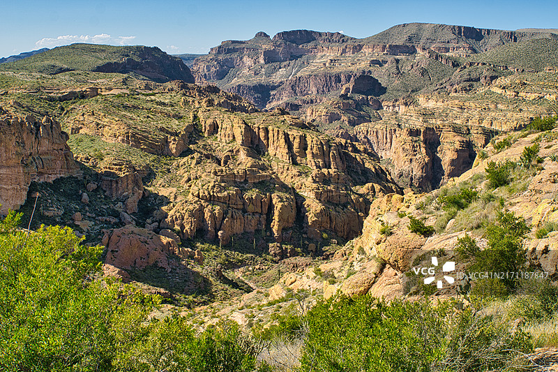 美国亚利桑那州阿帕奇章克申岩层景观图片素材