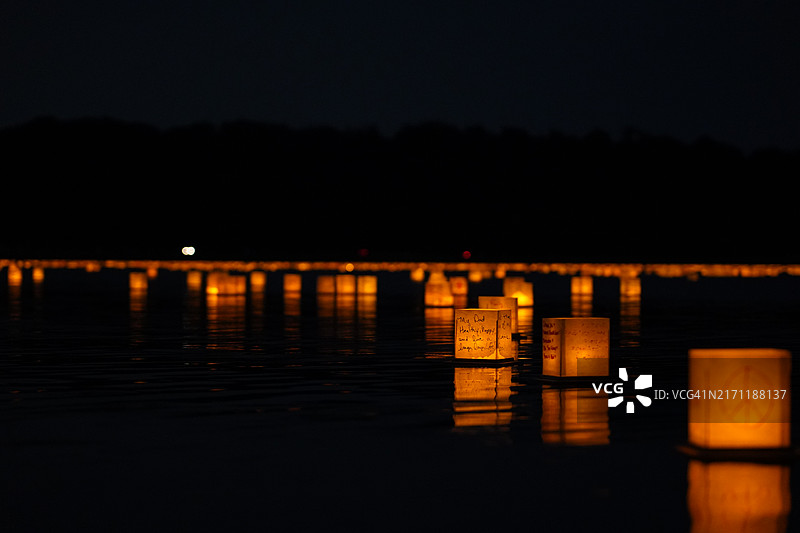 夜间湖泊天空美景，克雷夫科厄尔，密苏里州，美国图片素材