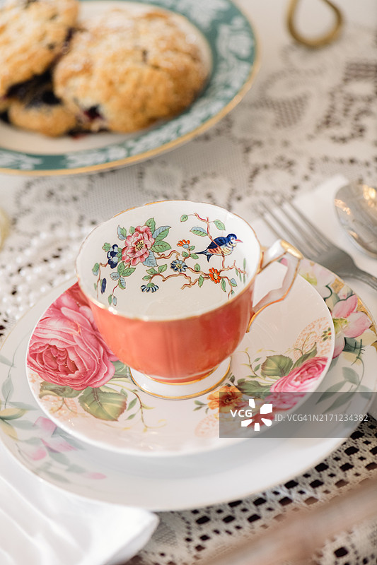 精致茶杯与司康饼下午茶图片素材