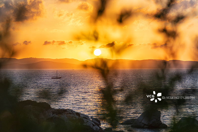 撒丁岛，拉马达莱纳的蓬塔泰格海角日落图片素材