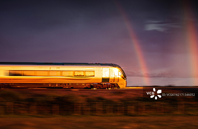 行驶中的爱尔兰火车图片素材