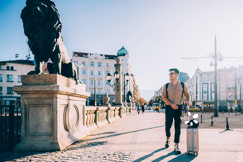 游客探索欧洲图片素材
