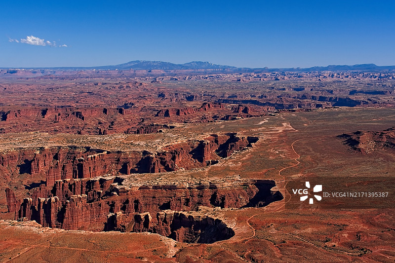 峡谷地国家公园内广阔荒野的彩色地质景观图片素材
